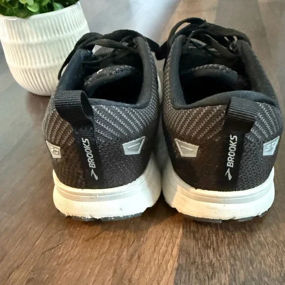 Brooks Sneakers - Picture 5 of 9